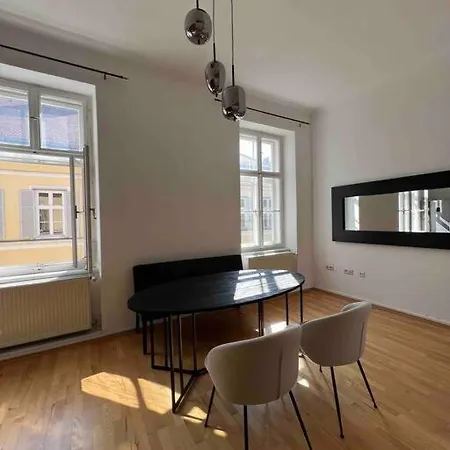 Altbauwohnung Im Univiertel! Апартаменти *