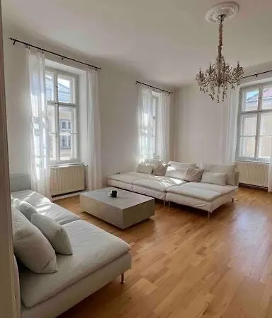 Апартаменти Altbauwohnung Im Univiertel!